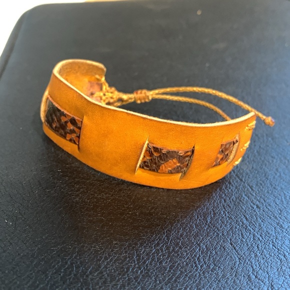 100% Leather & Snake Skin Adjustable Bracelet - Picture 3 of 9